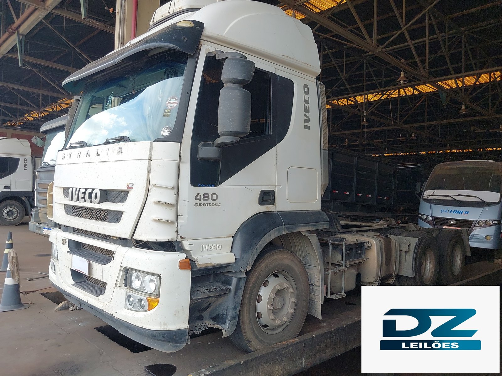 IVECO STRALIS 800S48TZ ANO 2012/2013