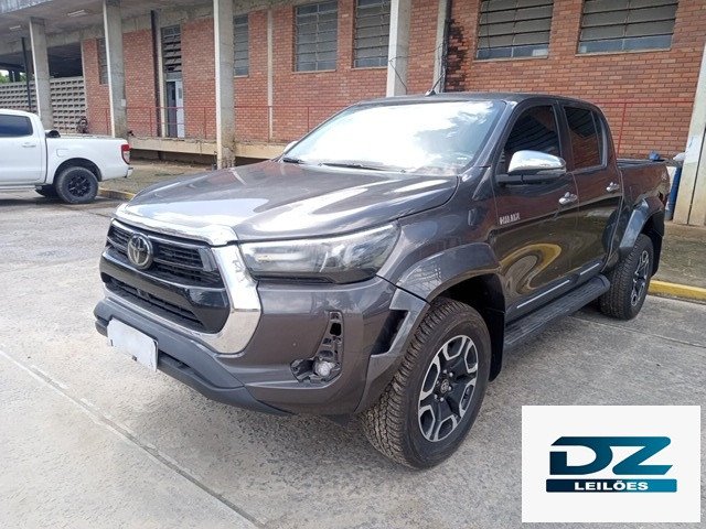TOYOTA HILUX CD SRX AT 2.8 4X4RD ANO 2023/2024