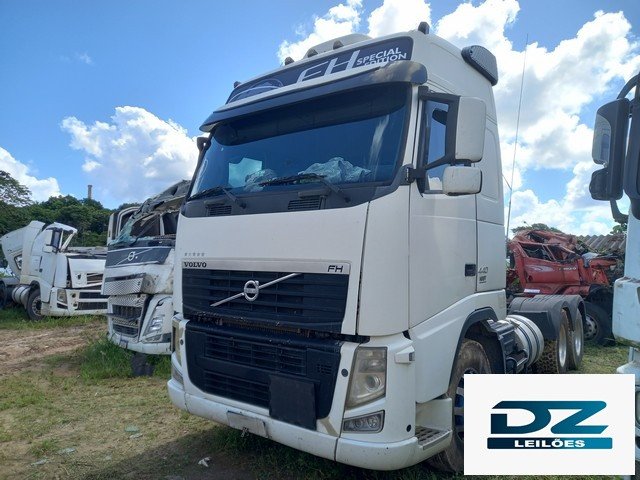 VOLVO FH 440 6X2T 2PORTAS ANO 2011/2011